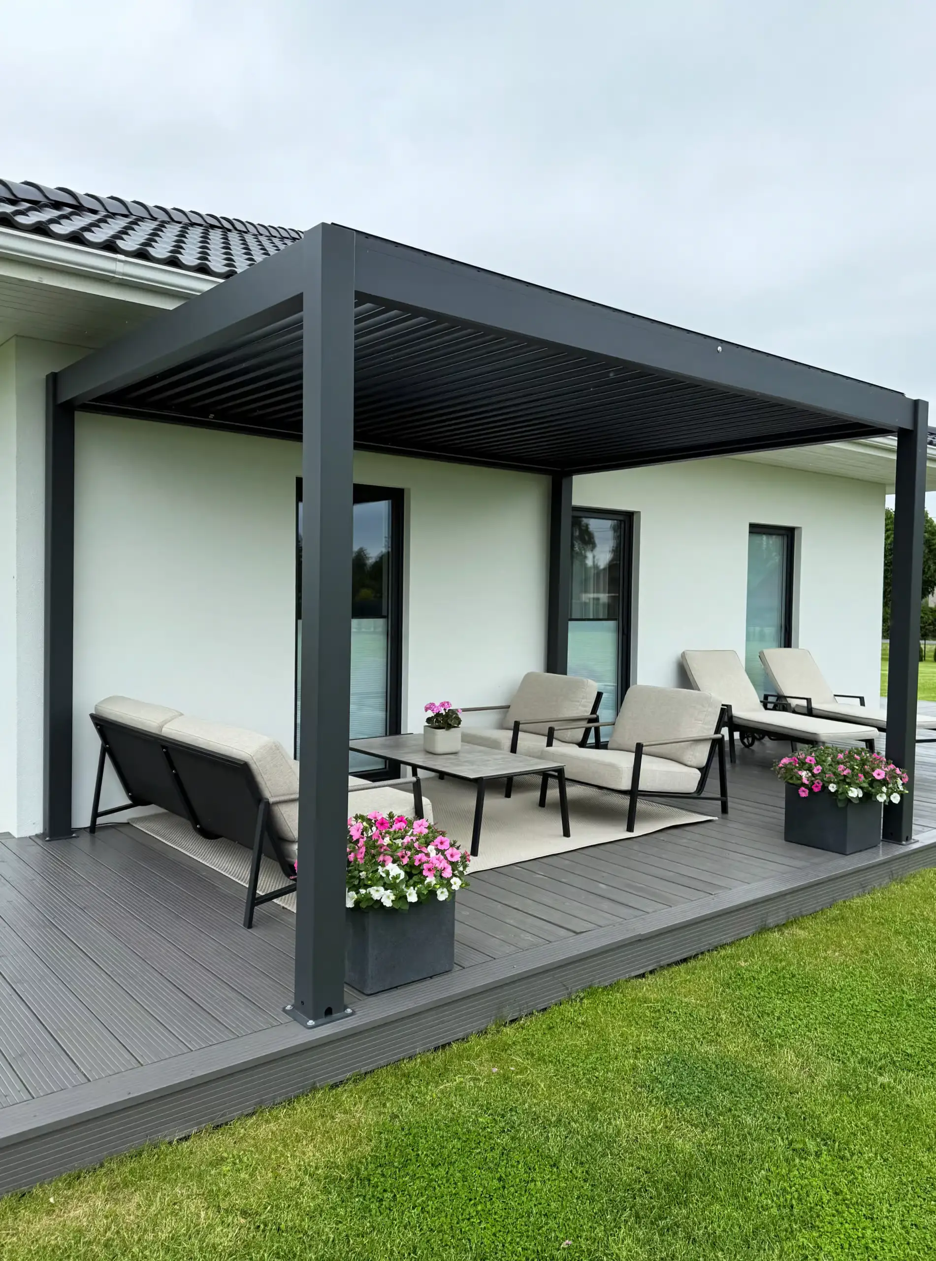 Home sky pergola antracite.jpeg